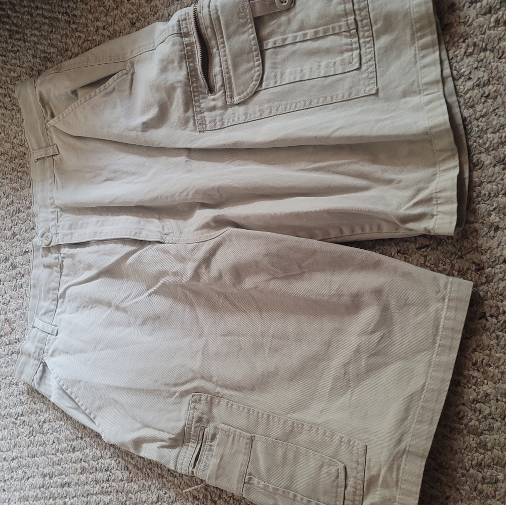 Highland beige cargo shorts sz 38